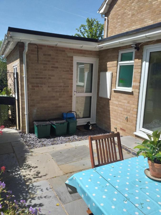Cheltenham Studio Apartment Exterior photo
